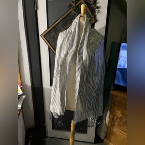 Silver shiny scarf (tub#8)